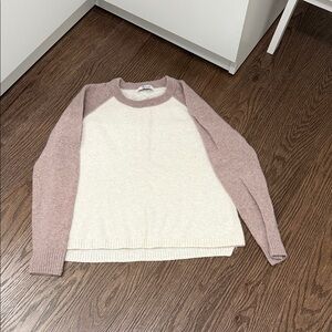Maxwell size XS Cream and tan sleeves Sweater